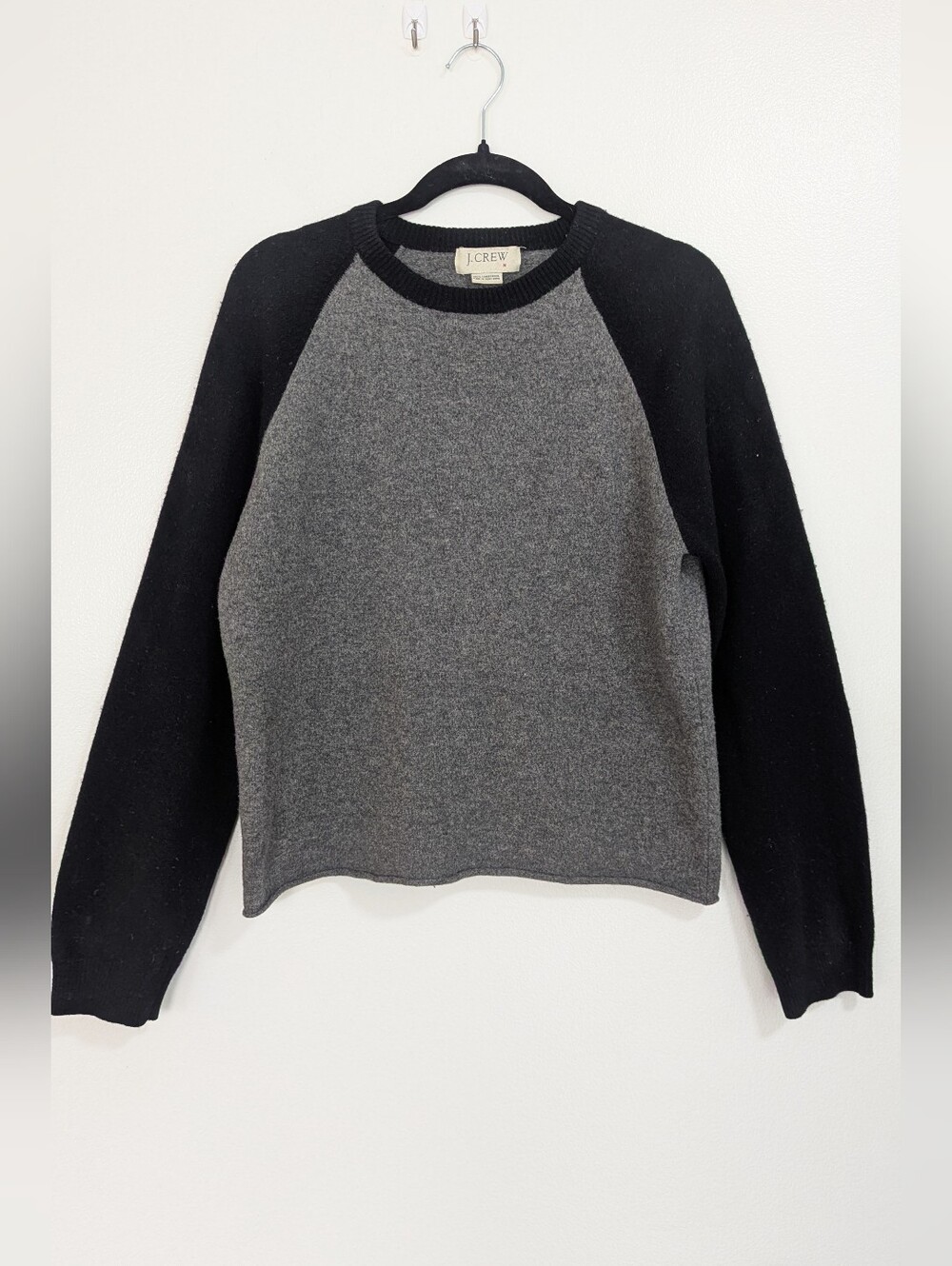 J.Crew 100% Lambswool Grey Black Colorblock Raglan Sweater Size Medium